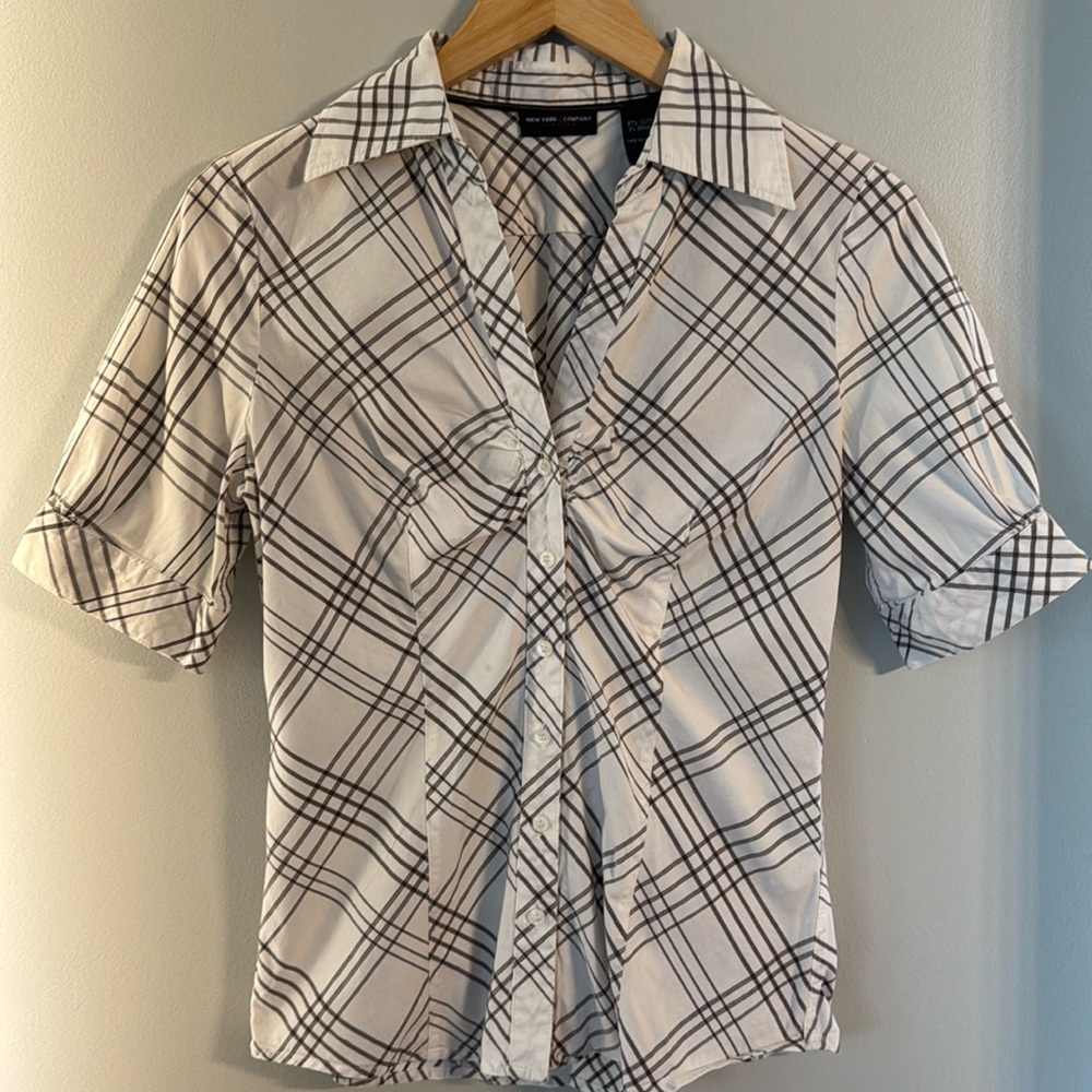NY & Co White and Brown Plaid Button-Up Shirt